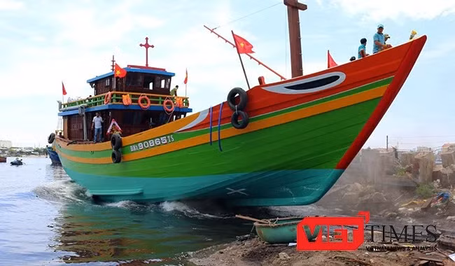 Giai ma doi mat bi an tren cua go o pho co Hoi An-Hinh-2