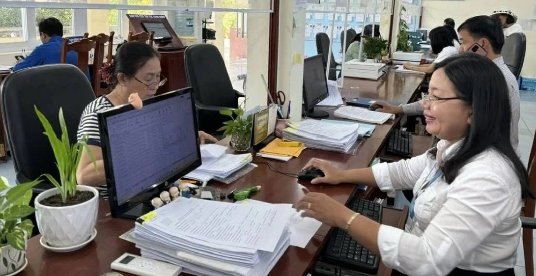 Dự kiến bình quân mỗi xã có khoảng 32 biên chế sau sắp xếp Du kien binh quan moi xa co khoang 32 bien che sau sap xep