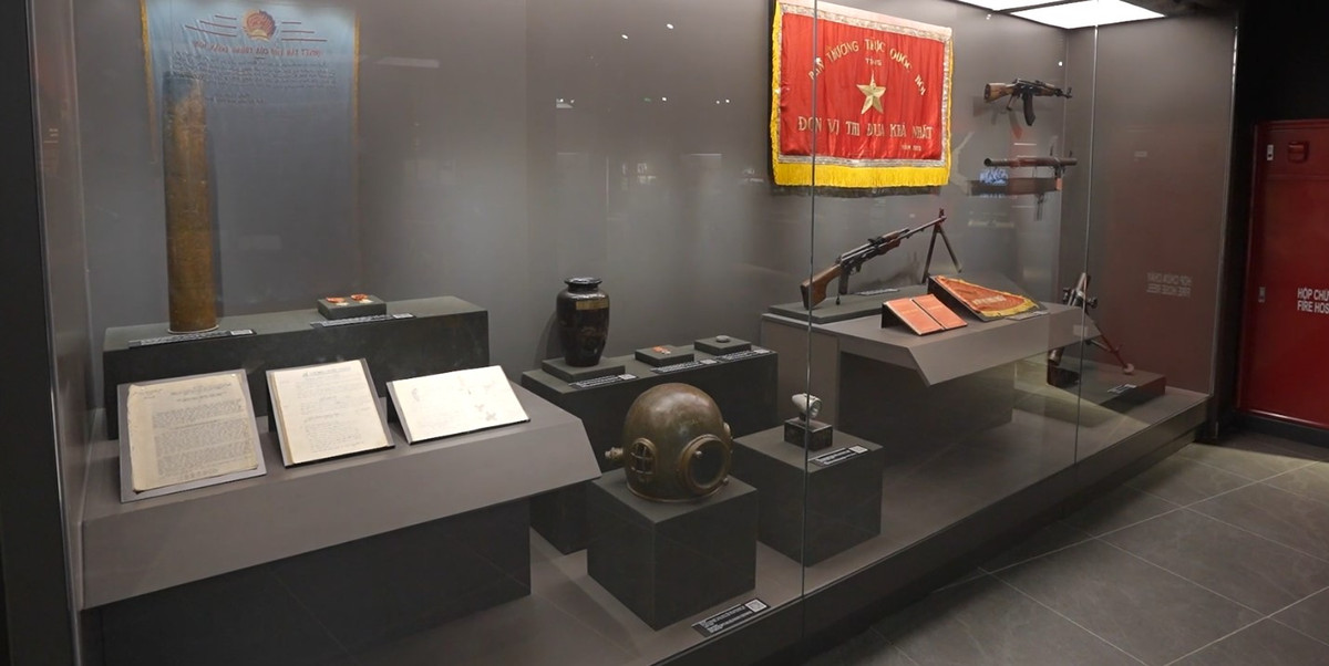 Bao tang Lich su Quan su Viet Nam - Diem den an tuong thang Tu-Hinh-3