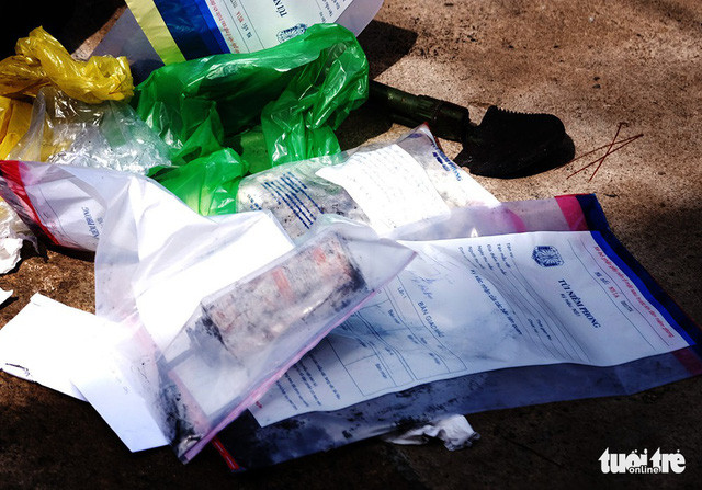 Bình khò ga được cơ quan chức năng tìm thấy tại hiện trường vụ cháy.