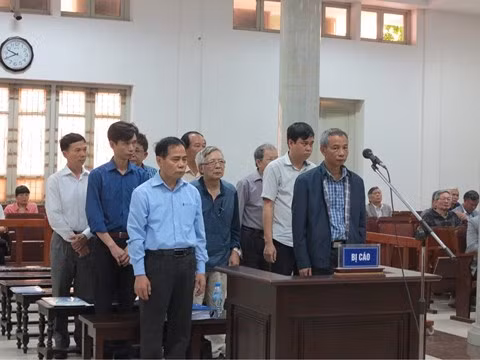 Các bị cáo nghe tuyên án. Nguồn ảnh: infonet