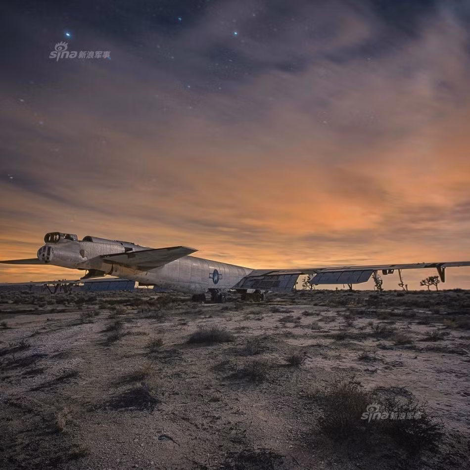 B-52 là một trong những máy bay ném bom lớn nhất thế giới, dài 48,5m, cao 12,4m, sải cánh 56,4m, trọng lượng rỗng 83,25 tấn, trọng lượng cất cánh tối đa 220 tấn. Nguồn ảnh: Sina