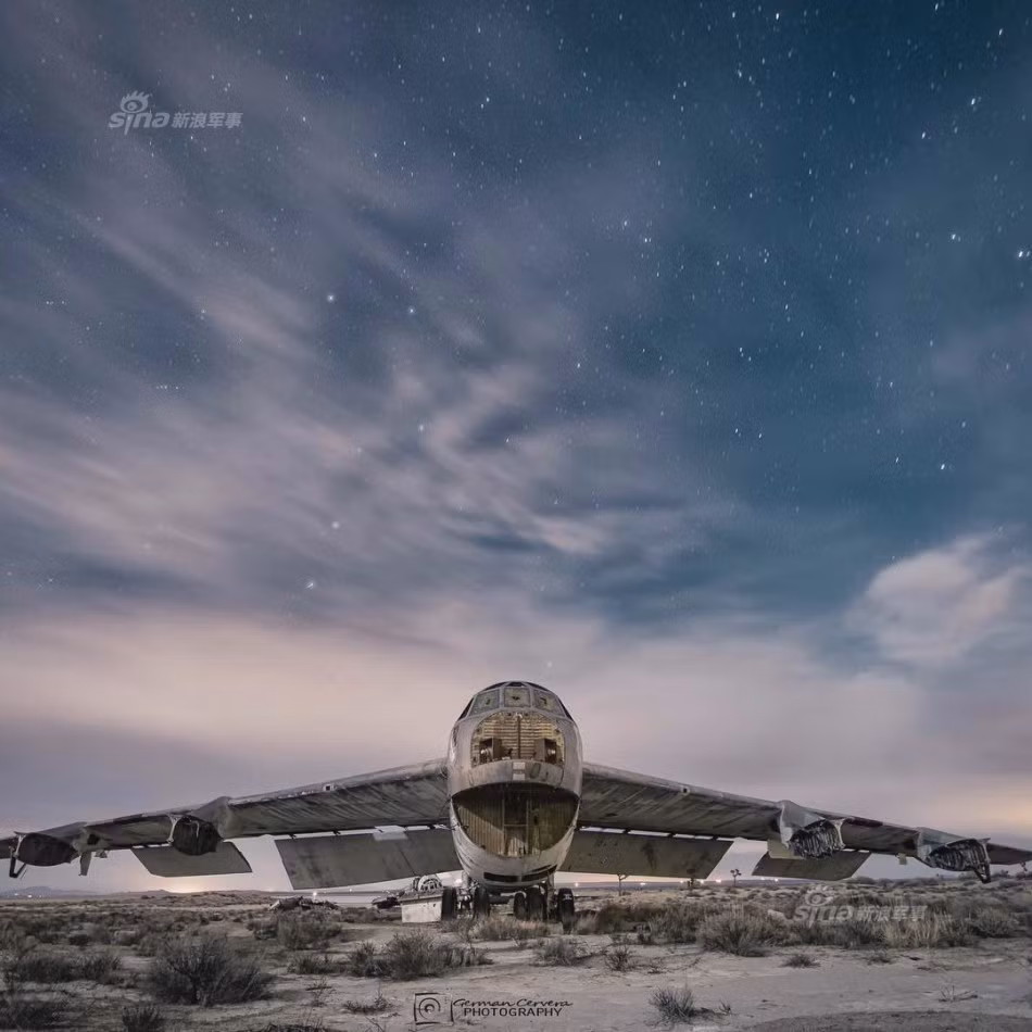 Hình dạng sơ sác của chiếc máy bay ném bom B-52 trước khi bị cắt xẻ - nó đã bị tháo toàn bộ máy móc, chỉ còn cái vỏ ngoài. Nguồn ảnh: Sina