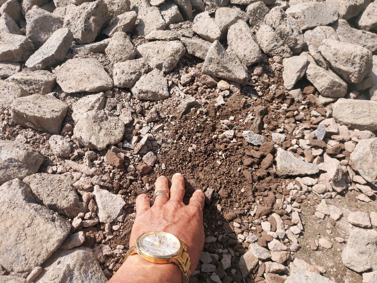 Đồng Nai: Cận cảnh đường nội đồng Đông Bắc thi công kém chất lượng - Hình 4 Dong Nai: Can canh duong noi dong Dong Bac thi cong kem chat luong-Hinh-4