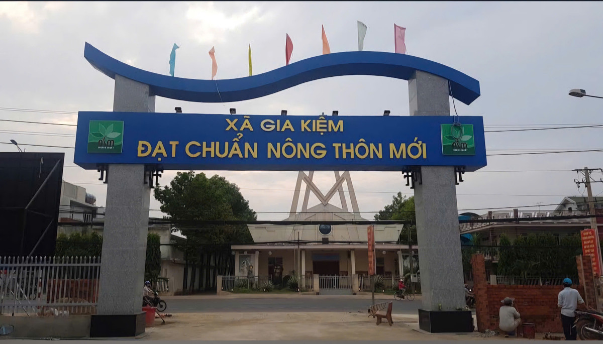 Đồng Nai: Cận cảnh đường nội đồng Đông Bắc thi công kém chất lượng - Hình 10 Dong Nai: Can canh duong noi dong Dong Bac thi cong kem chat luong-Hinh-10