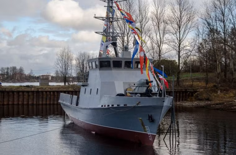 Theo nhà sản xuất, tàu quét mìn Project 10750E là phiên bản "hiện đại hóa sâu" thiết kế Project 10750 lớp Lida từ đầu những năm 1990. Nó có lượng giãn nước 165 tấn, dài 32,5m, rộng 6,9m, thủy thủ đoàn 14 người.