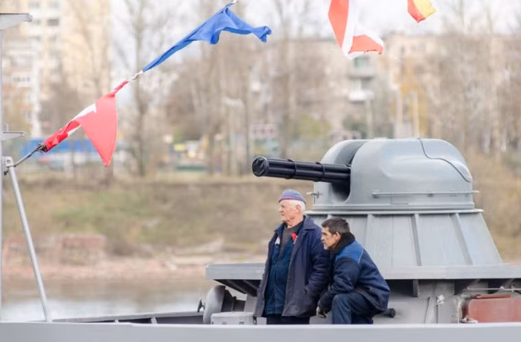 Hỏa lực tàu quét mìn Project 10750E chỉ có tổ hợp pháo tự động AK-306 (dùng đạn 30mm, tốc độ bắn 600-1.000 phát/phút) và súng máy 7,62mm.