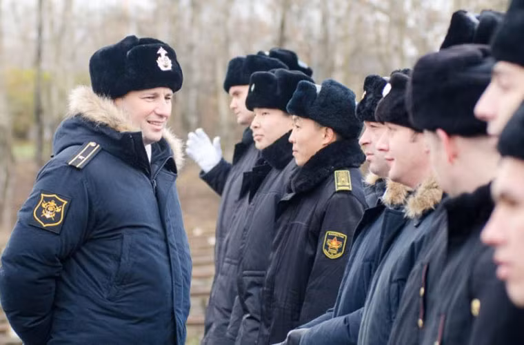 Hải quân Kazakhstan được thành lập vào tháng 5/2003 với nhiệm vụ bảo vệ quyền lợi nước này tại vùng biển Caspian. Vì chỉ có lợi ích biển khá nhỏ nên hải quân nước này chỉ có quân số 3.000 người, trang bị 10-15 tàu tuần tra.