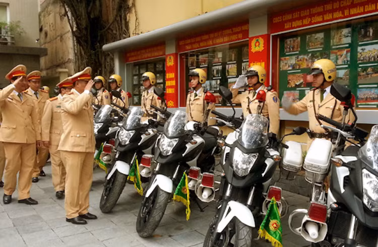 Vào ngày 15/1/2015, đội xe mới của CSGT Hà Nội đã lần đầu xuất hiện tại buổi triển khai phương án dẫn và đảm bảo trật tự an toàn giao thông phục vụ Đại hội Đảng lần thứ XII.