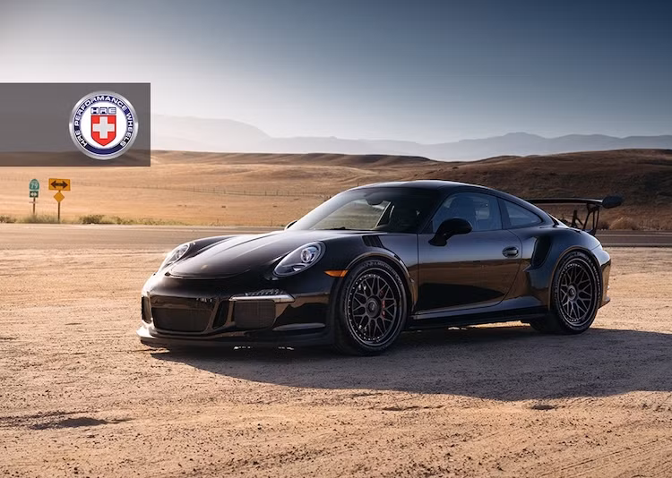 Là bản nâng cấp của chiếc 911 GT3 vốn đã mạnh mẽ, siêu xe Porsche 911 GT3 thậm chí còn đạt được hiệu năng vận hành ấn tượng hơn người tiền nhiệm.