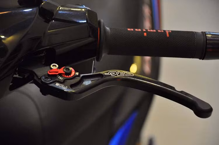 Tay côn CRG RC2 USA nổi bật cùng bao tay Domino.