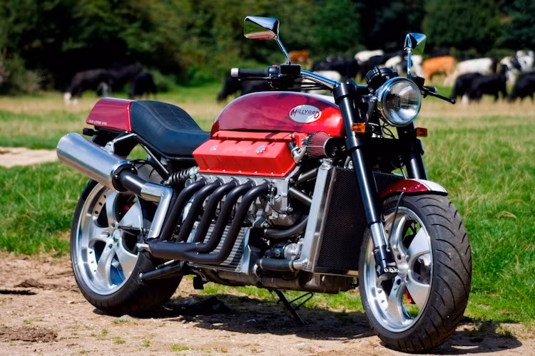 Trước chiếc siêu môtô Millyard Viper V10 này, Allen Millyard cũng đã tự tạo ra một số chiếc xe cực "dị" khác, chẳng hạn như Kawasaki KZ1300 với động cơ V12.