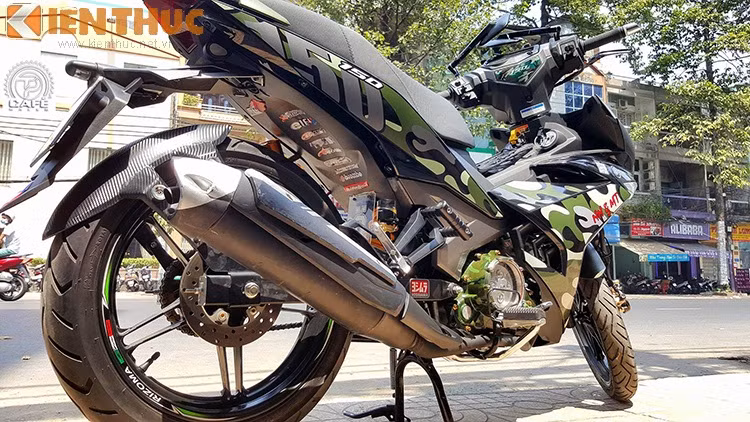 Chiếc xế độ Exciter 150 sử dụng phuộc sau Ohlins bình dầu rời danh tiếng.