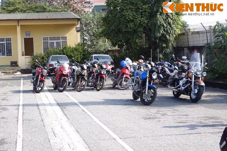 Đến với những buổi tập của HRS, người tham gia sẽ sử dụng xe cá nhân của mình. Chính vì vậy, những chiếc xe xuất hiện tại các buổi tập hàng tuần rất đa dạng, từ những dòng xe số phổ thông tới những chiếc môtô phân khối lớn "hàng khủng".