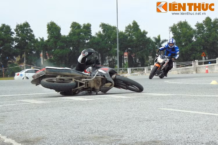 Với đặc thù là một buổi tập lái môtô, những tai nạn như đổ xe diễn ra thường xuyên trong các buổi tập của HRS. Tuy nhiên nhờ có đầy đủ các trang bị bảo hộ, người tham gia hoàn toàn không "hề hấn" gì sau các tai nạn nhỏ này. Sau mỗi cú ngã, biker có thể rút được kinh nghiệm để đánh giá khả năng của bản thân và chiếc xe được tốt hơn