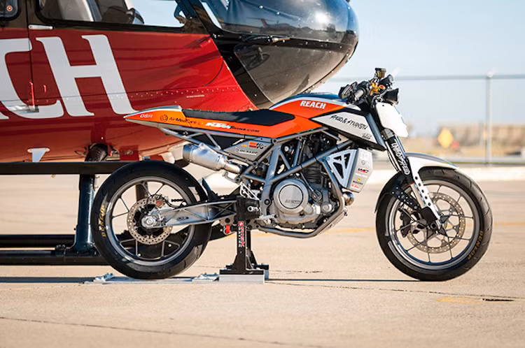 Theo Darrell, mục tiêu chính của anh khi tạo ra chiếc xe là thiết kế lại kiểu dáng giống xe đua nhưng không làm mất đi phong cách góc cạnh và đậm chất KTM của chiếc Duke.