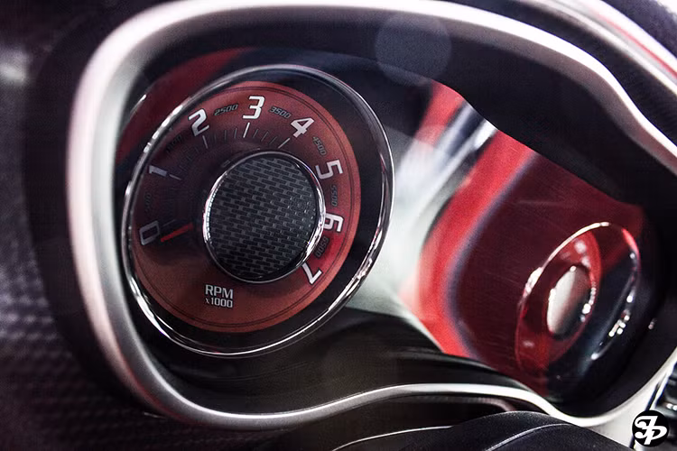 Ngoài việc thừa hưởng một sức mạnh từ động cơ V8 Supercharged vô song 707 mã lực, Dodge Challenger SRT Hellcat 2015 đã được điều chỉnh lại thiết kế và chế tạo lại hoàn toàn để chinh phục mục tiêu trở thành chiếc coupe cơ bắp hoang dại và uy lực nhất trên thị trường hiện nay.