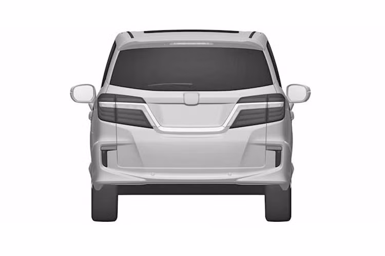 Cụm đèn hậu phía sau xe cũng có dạng những dải LED và to hơn, thay vì kéo dài ra hai bên như thế hệ hiện tại. Giữa hai đèn cũng có dải chrome chạy vòng qua hốc biển số để tạo ấn tượng cao cấp.