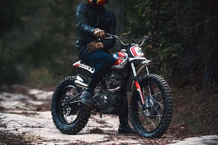 Trước chiếc Ducati Scrambler 250 "Super Duc", Bryan đã từng tạo ra một bản độ tương tự với tên gọi Dirty Duc. Tuy nhiên so với Super Duc, Dirty Duc trông giống "xe nát" và không được hoàn thiện bóng bẩy như người em của mình.