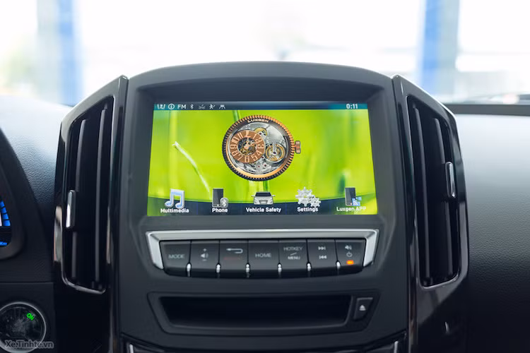 Các công nghệ trên những dòng xe Luxgen cũng khá phong phú với hệ thống thông tin giải trí hợp tác phát triển cùng hãng điện thoại HTC, camera quan sát ở gương...