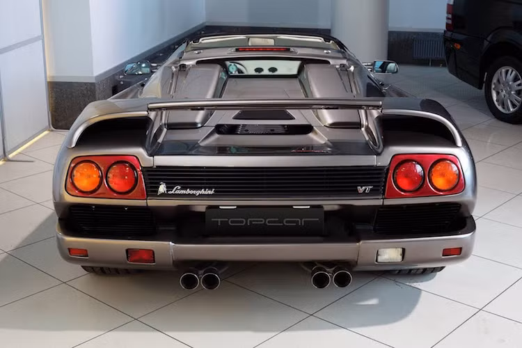 Tới năm 2001, toàn bộ dòng Diablo bị ngừng sản xuất và thay vào đó là Murcielago với thiết kế hoàn toàn mới, mở đầu cho một kỷ nguyên thành công của Lamborghini như hiện nay.