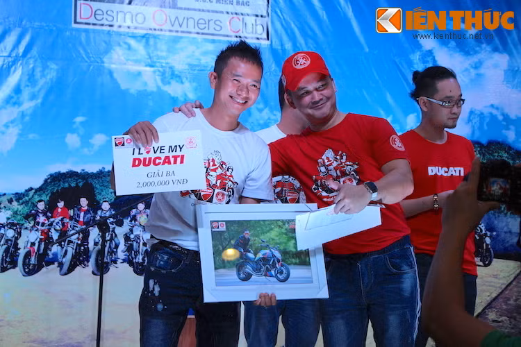 Theo thống kê, đã có hơn 100 bức ảnh của những Ducatista (những người yêu Ducati) gửi tới để tham gia cuộc thi.