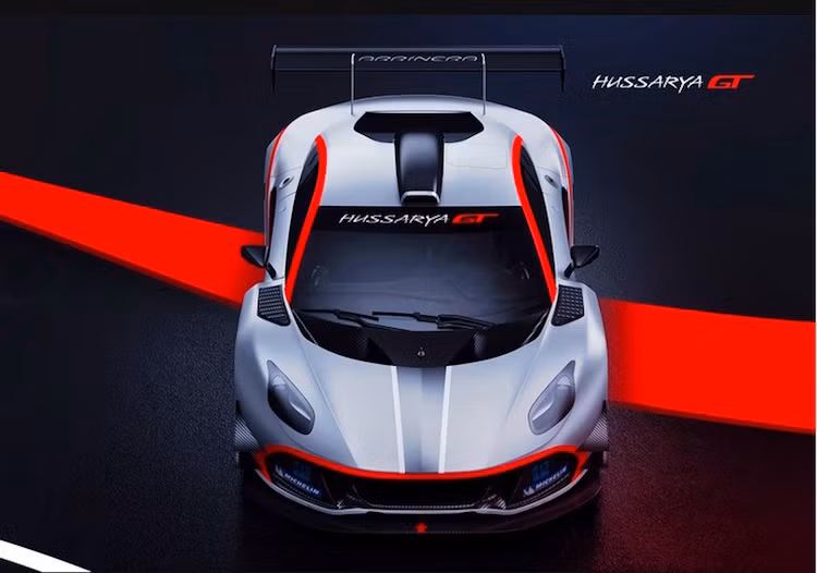 Là một mẫu siêu xe đua thể thao, Arrinera Hussarya GT có hệ thống treo đặc biệt do Ohlins thiết kế. Nhờ cấu trúc khung không gian bằng thép ống và bộ vỏ bằng sợi carbon, chiếc xe chỉ nặng đúng 1250 kg.