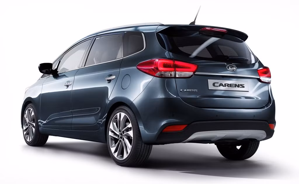Hiện giá bán Kia Carens 2017 tại thị trường châu Âu chưa được công bố, nó sẽ chính thức có mặt tại triển lãm Paris Motor Show 2016 tới đây.