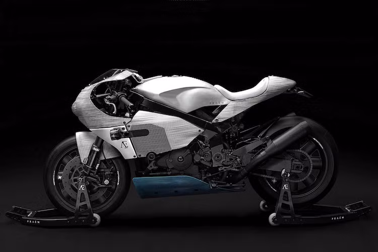 Toàn bộ phần quây gió của chiếc xe cũng được làm từ dây thép. Đặc biệt, phần khe tản nhiệt có góc nghiêng của các dây khác nhau để bảo đảm hiệu quả làm mát tốt nhất cho chiếc xe.