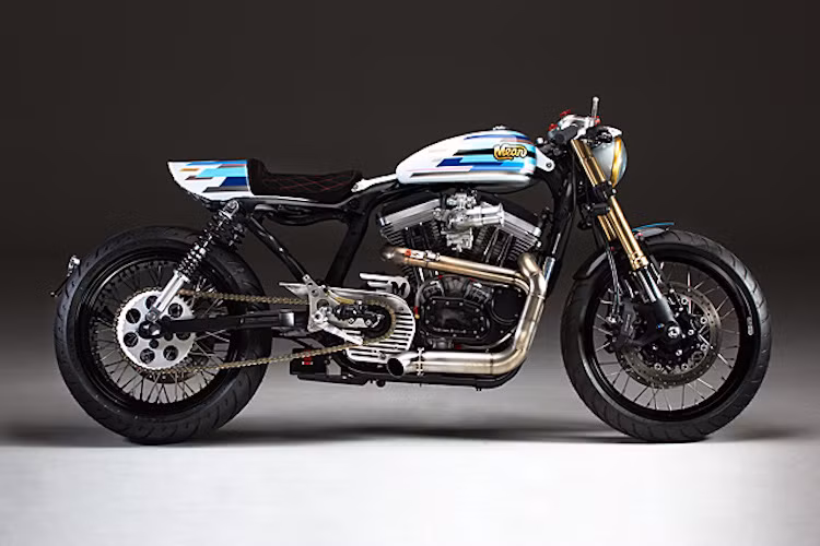 Mặc dù khối động cơ nguyên bản của Sportster 883 khá mạnh mẽ nhưng so với một chiếc xe đua drag, cỗ máy này vẫn khá yếu. Chính vì vậy Mean Machines đã thay máy nguyên bản của xe bằng động cơ V-Twin 1200 cc của Harley-Davidson.