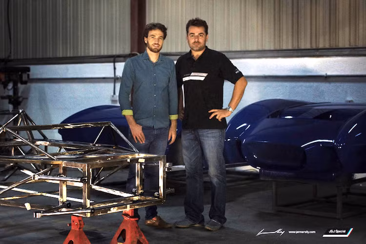 Chỉ vừa được thành lập trong năm 2015 vừa qua, Jannarelly là một hãng xe hoàn toàn mới do Anthony Jannarelly - người đã thiết kế ra những siêu xe Lykan Hypersport cùng Frederic Julliot - chủ hãng sản xuất sợi carbon Equation Composite sáng lập.