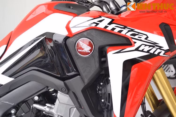 Africa Twin sở hữu quây gió che bán thân (half fairing), kéo dài từ phần đầu tới nửa bình xăng của xe. Nằm giữa bộ quây gió là két tản nhiệt với quạt làm mát lộ ra ngoài.