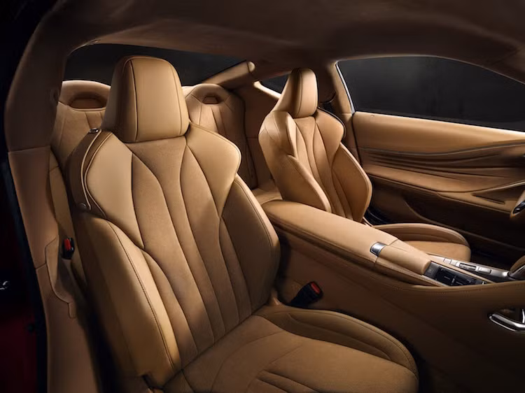 Thiết kế nội thất của xe cũng mang nhiều nét giống LFA và chìm ngập trong những chi tiết công nghệ như màn hình hệ thống thông tin giải trí 12,3 inch. Khách hàng có thể lựa chọn thêm ghế thể thao ôm hông, trong khi ghế nguyên bản của LC500 được thiết kế để đem lại sự thoải mái trên đường dài.