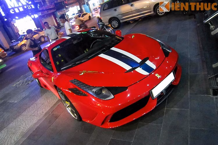 Hệ thống điện tử trên xe được cập nhật, thêm hệ thống kiểm soát trượt SSC giúp chiếc xe khi vào cua ổn định ở tốc độ cao. Hệ thống này phân tích dữ liệu từ máy tính để kiểm soát độ bám đường, tương tự hệ thống trên xe F1 và phân phối mô-men xoắn giữa hai bánh xe.