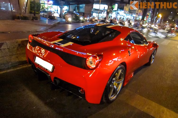 Đây là chiế c Ferrari 458 Speciale đầu tiên được nhập khẩu về Việt Nam. Trước đó, tại thị trường Việt cũng có khoảng 8 chiếc Ferrari 458 Italia phiên bản thường và một chiếc 458 Spider.