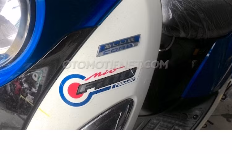 Nhờ có công nghệ Blue Core của Yamaha, chiếc xe chỉ tiêu thụ trung bình 1,84 lít/100 km (tương đương 54,34 km/ 1 lít trong đường phố). Như vậy với bình xăng 4,2 lít, Mio M3 125 có thể di chuyển được gần 230 km ở điều kiện tiêu chuẩn.