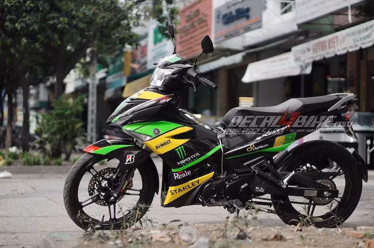 Exciter 150 với tem của đội Tech 3 Yamaha.