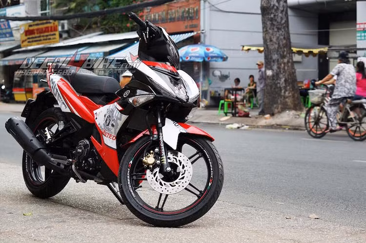 Exciter 150 mang phong cách đội bóng "quỷ đỏ" Manchester United.