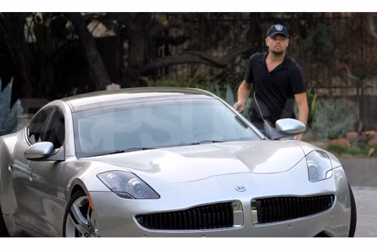 Mẫu xe "xanh" độc đáo nhất trong bộ sưu tập của Leonardo DiCaprio là chiếc coupe 4 cửa Fisker Karma của hãng siêu xe Fisker hiện nay đã bị phá sản.
