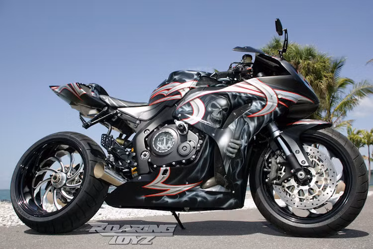 Tỏ ra cực kỳ hài lòng với chiếc CBR1000RR được "lột xác" của mình, Jeff cho biết anh không muốn "phá zin" chiếc xe khi còn mới nhưng sau khi đã sử dụng được 6 năm, anh nghĩ rằng việc độ lại chiếc xe vào lúc này là phù hợp.