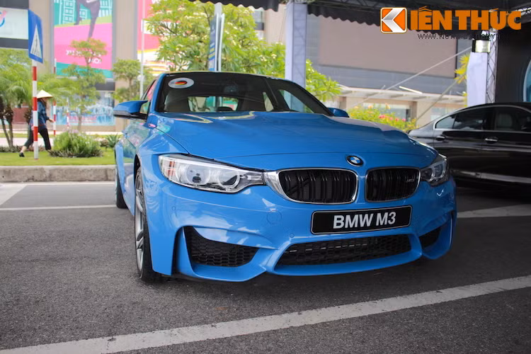 Nằm dưới nắp ca-pô của M3 là khối động cơ 3.0l 6 xi-lanh thẳng hàng tăng áp kép với công nghệ TwinPower Turbo, đem tới công suất tối đa lên tới 431 mã lực và mô-men xoắn cực đại 550 Nm.