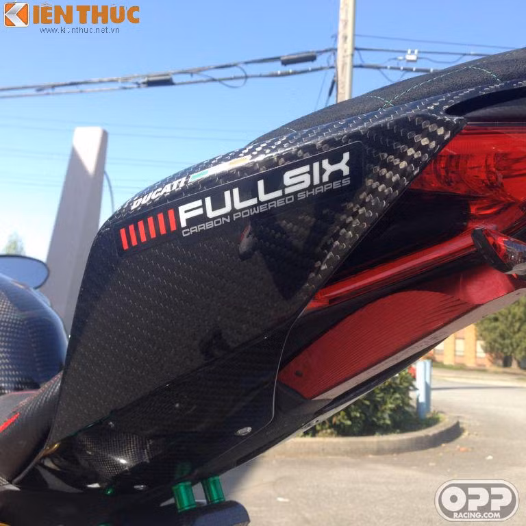  Hãng độ Fullsix là đơn vị sản xuất và cho ra đời toàn bộ body kits dành cho siêu phảm 1199 Panigale này.