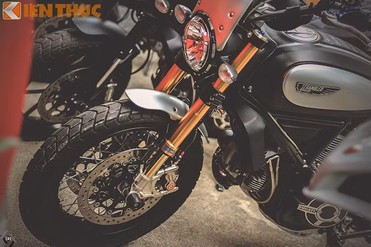 Ducati Scrambler là chiếc xe rẻ nhất của nhà Ducati hiện nay, chiếc xế này phù hợp với khá nhiều đối tượng yêu thích thương hiệu Ducati.