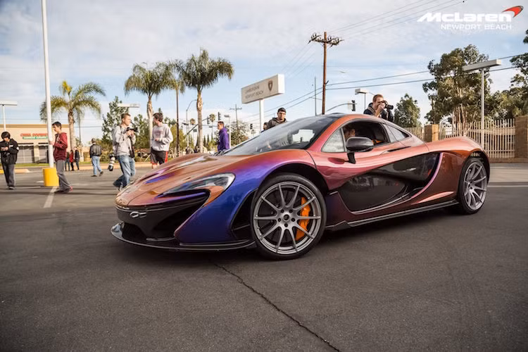 Ngay cả dòng siêu xe đẳng cấp nhất McLaren P1 cũng xuất hiện tới 3 chiếc tại Supercar Show tháng 1. Trong đó, nổi bật nhất là chiếc xe của cầu thủ bóng chày CJ Wilson.