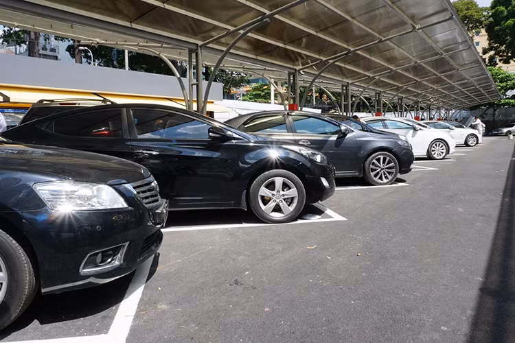 Những chiếc xe cũ đủ mọi chủng loại trên thị trường ôtô Việt hiện nay khá nhiều, bạn chỉ cần mua nó bằng một cú click chuột. Tuy nhiên khi mua xe bạn cũng cần cân nhắc tham khảo và lựa chọn những chiếc xe phù hợp, ổn đinh, vừa túi tiền và đặc biệt nó cần sử dụng tốt - dù đã cũ.