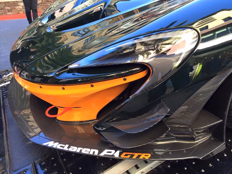 Những chiếc McLaren P1 GTR đầu tiên đã bắt đầu được chuyển tới tay khách hàng tại châu Âu bắt đầu từ mùa thu 2015, tuy nhiên phải tới nay, các đại gia Mỹ mới bắt đầu nhận được xe do hãng phải điều chỉnh lại cho phù hợp với thị trường này.