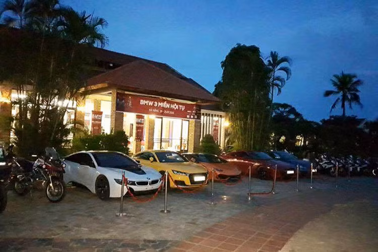 Mặc dù chỉ mới tụ họp lại những người chơi xe môtô BMW trong thời gian ngắn, khoảng hơn 2 năm trở lại đây - tuy nhiên hiện số lượng những người chơi xe và đam mê thương hiệu môtô đến từ Đức tại Việt Nam đã lên đến hàng trăm chiếc.