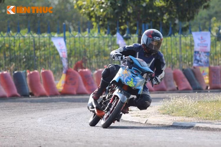 Với những nỗ lực của mình, mặc dù bị ngã xe nhưng cô vẫn kịp trở lại cuộc đua và tiến thẳng về đích để giành được vị trí thứ 2.