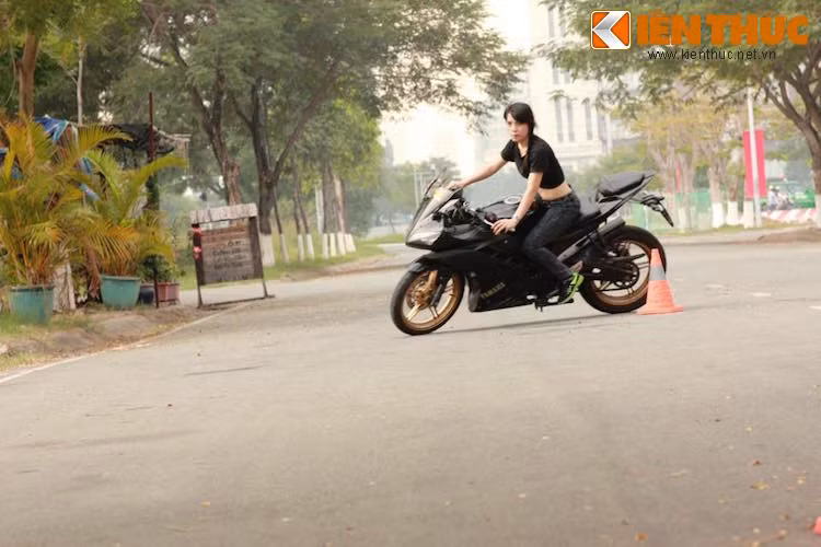 Chính vì vậy, dù chỉ về nhì nhưng Thu Trang vẫn rất vui mừng. Cô chia sẻ: “Lần đầu trong đời tôi thấy thích thú đến như vậy, nhất là cảm giác đu người theo xe mỗi lúc vào cua tốc độ cao. Tuyệt lắm”.