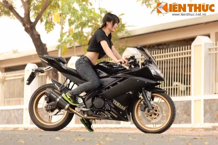 Hiện tại, Trang đang "đầu quân" cho đội đua của CLB Hùng NOS Racing Shop, và đây là lần đầu tiên cô tham gia vào Giải đua xe Môtô Cúp vô địch Quốc gia 2016.